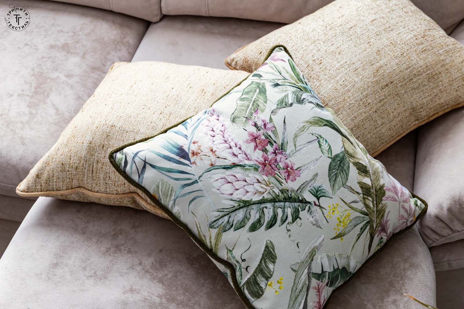 Уютное текстильное оформление загородного дома