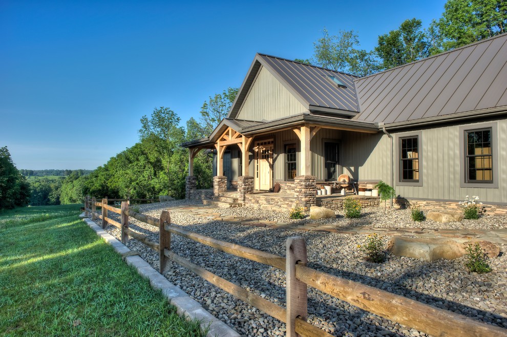 Example of a mountain style home design design in Cleveland