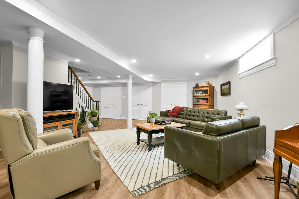 BOLD BESPOKE BASEMENT BAR