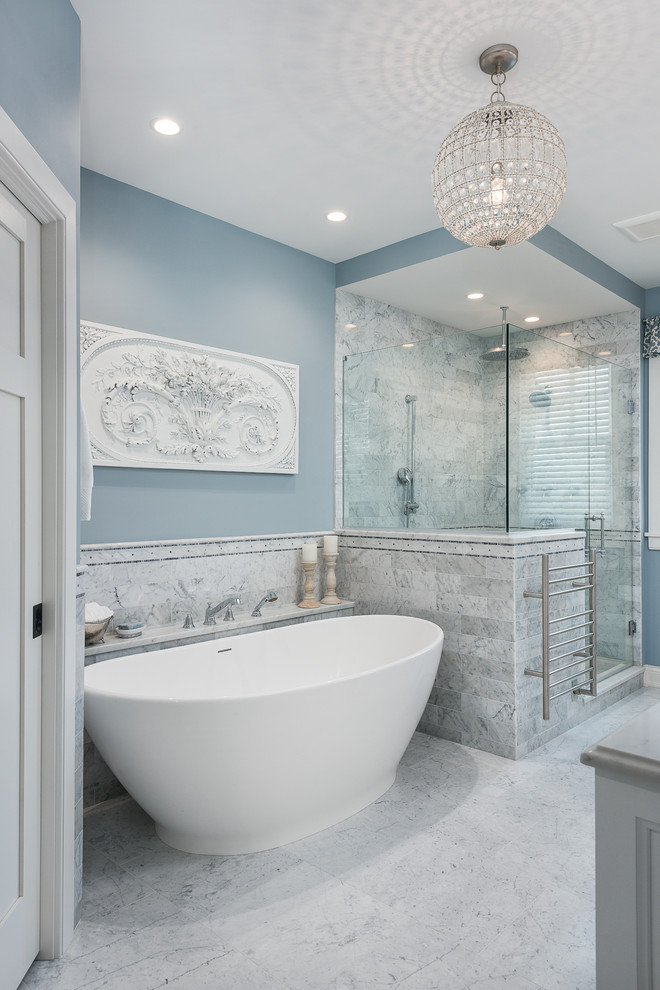 Traditional master bathroom in Chicago.