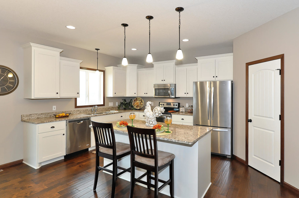Inspiration for a transitional kitchen remodel in Minneapolis
