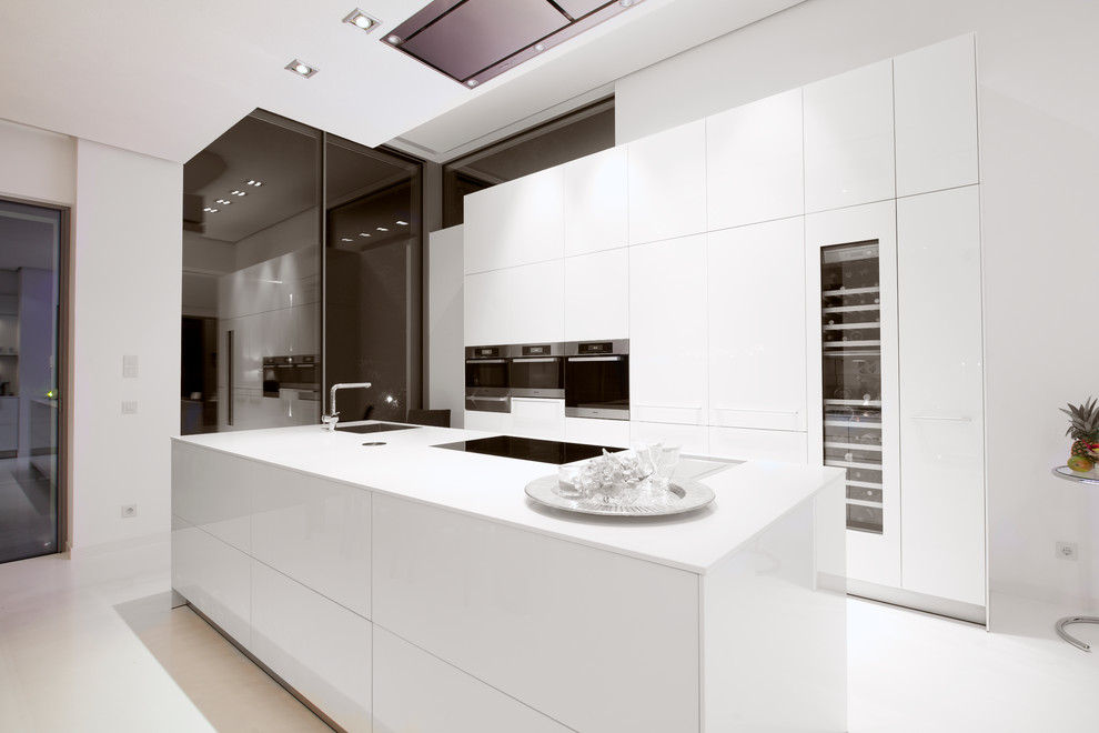 This is an example of a contemporary kitchen in Cologne.