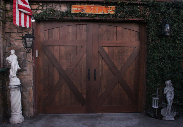 Stained Wood Doors Viktorianisch Garage San Diego