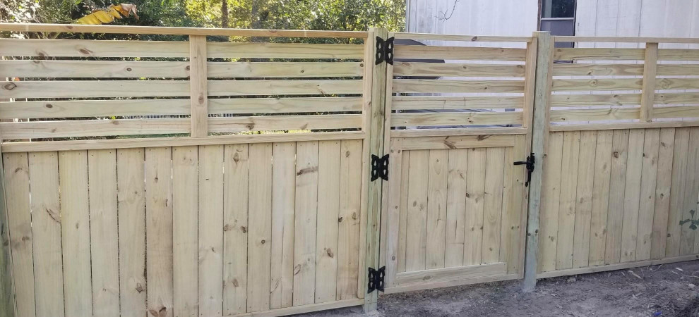 Custom Fencing off Pleasant Home