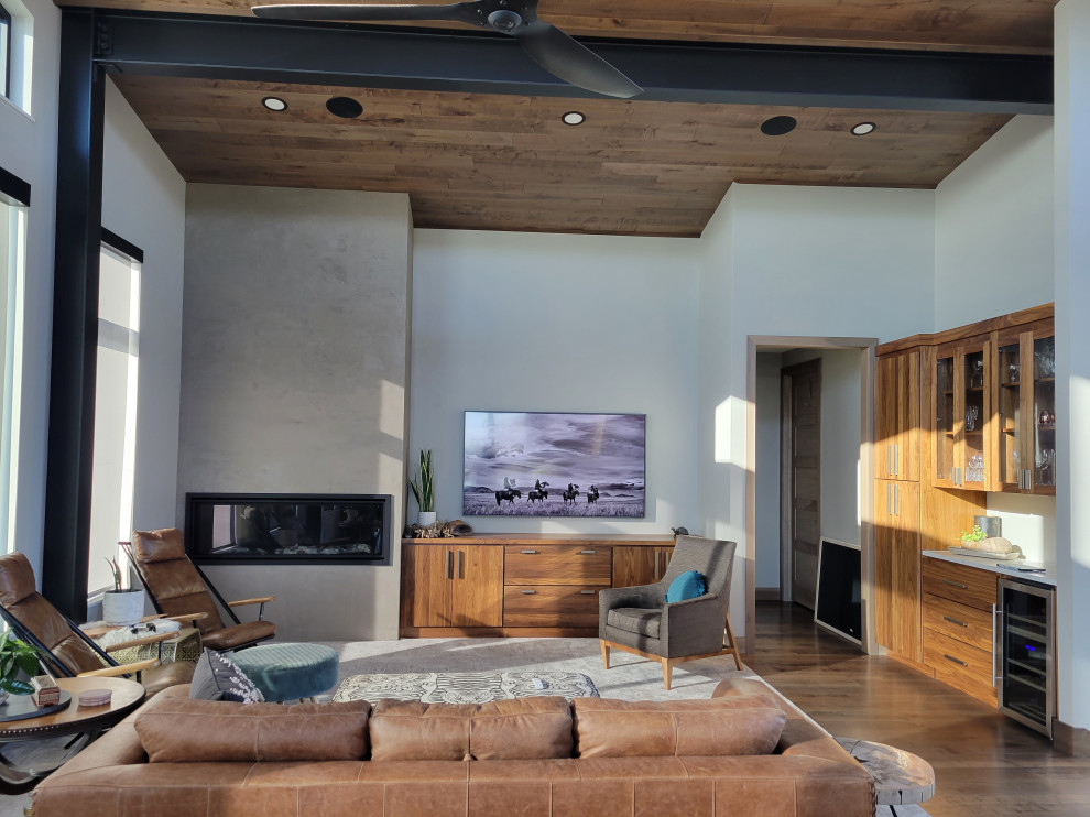 Klassisches Wohnzimmer mit TV-Wand in Sonstige