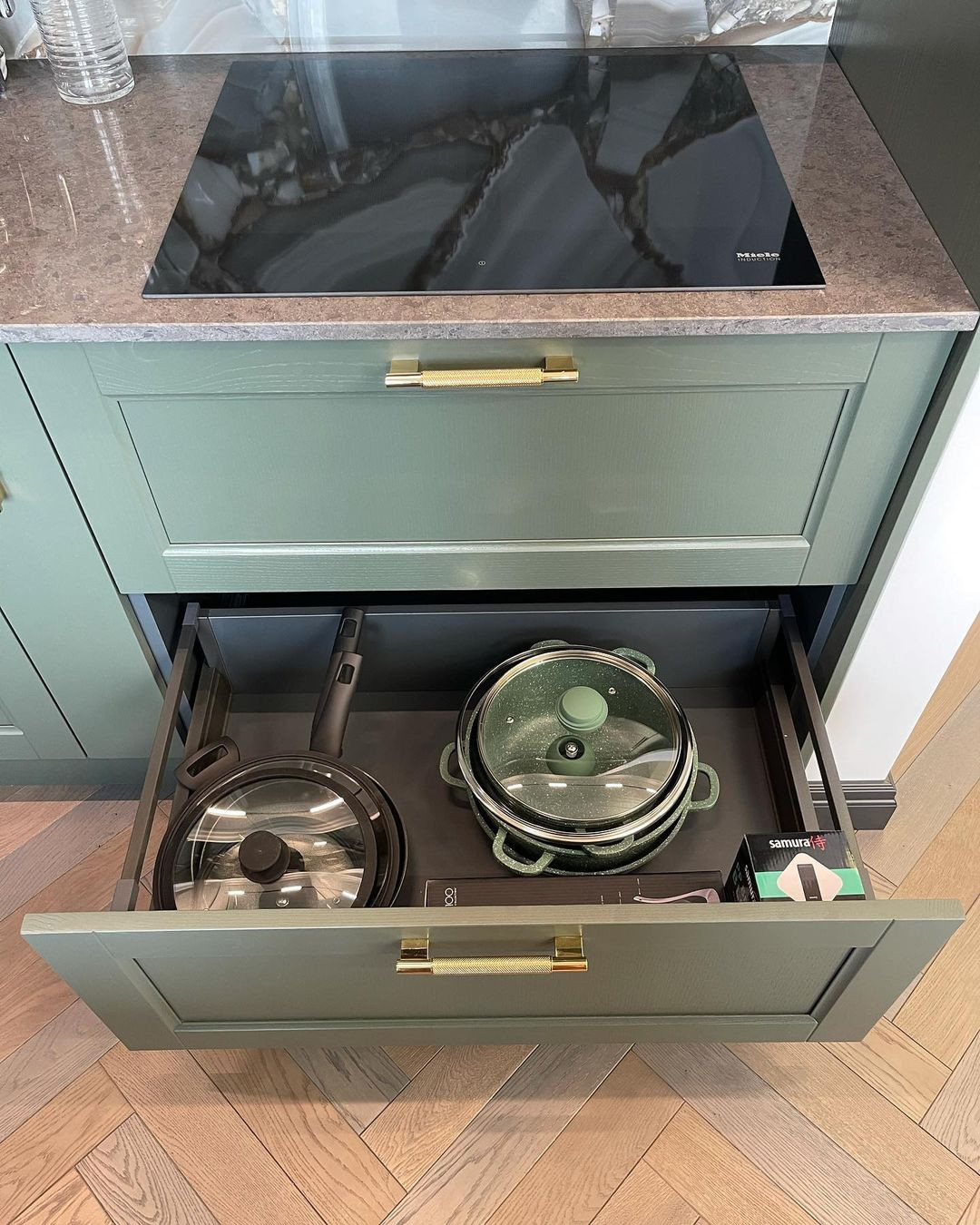 Кухня в цвете “Еловый лес”