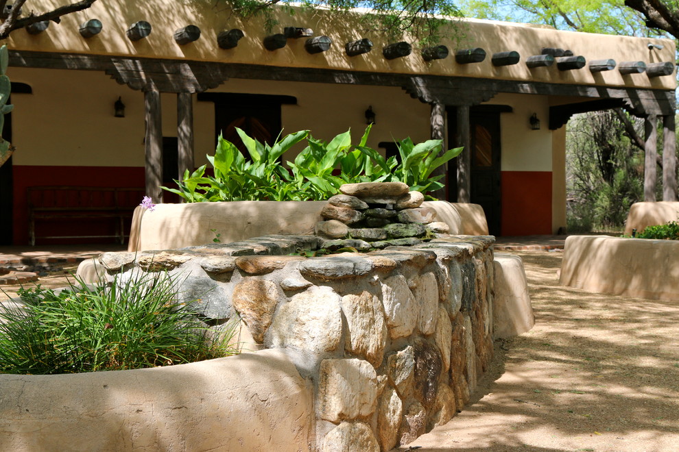 Home design - rustic home design idea in Phoenix