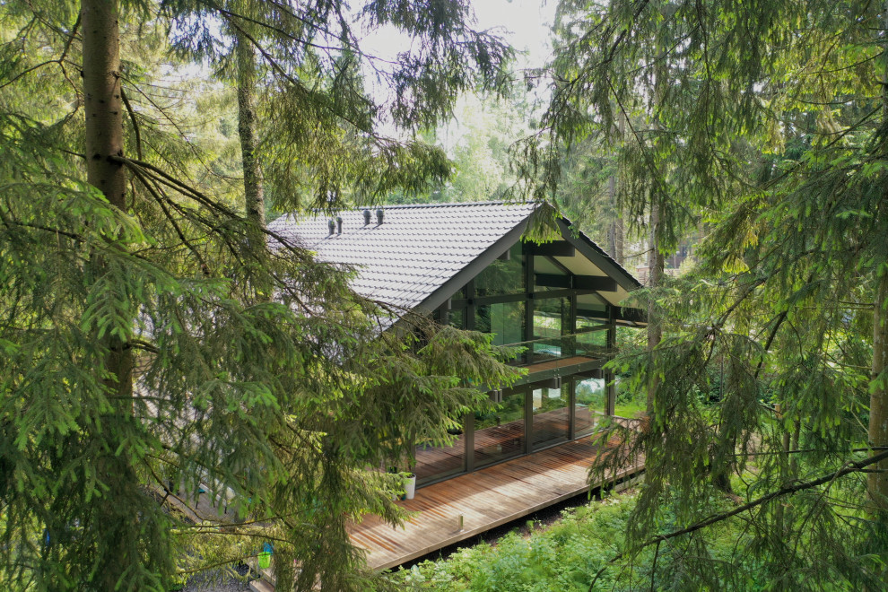 Дом по проекту Альпы 280м² с панорамным остеклением и вторым светом