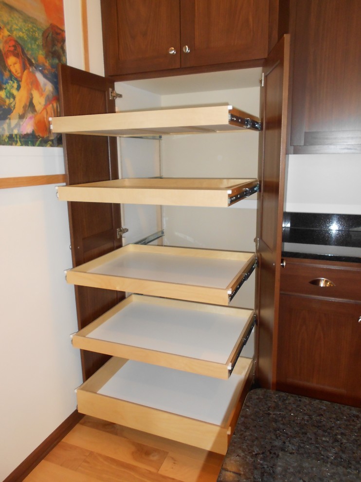 Kitchen - kitchen idea in Minneapolis