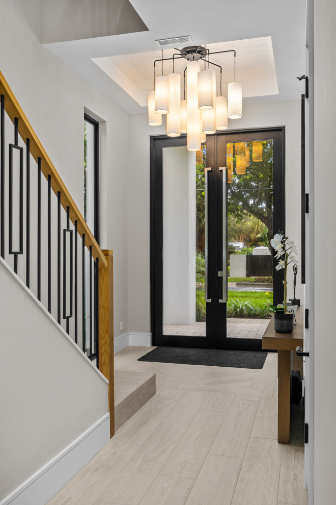 Example of a transitional entryway design in Miami