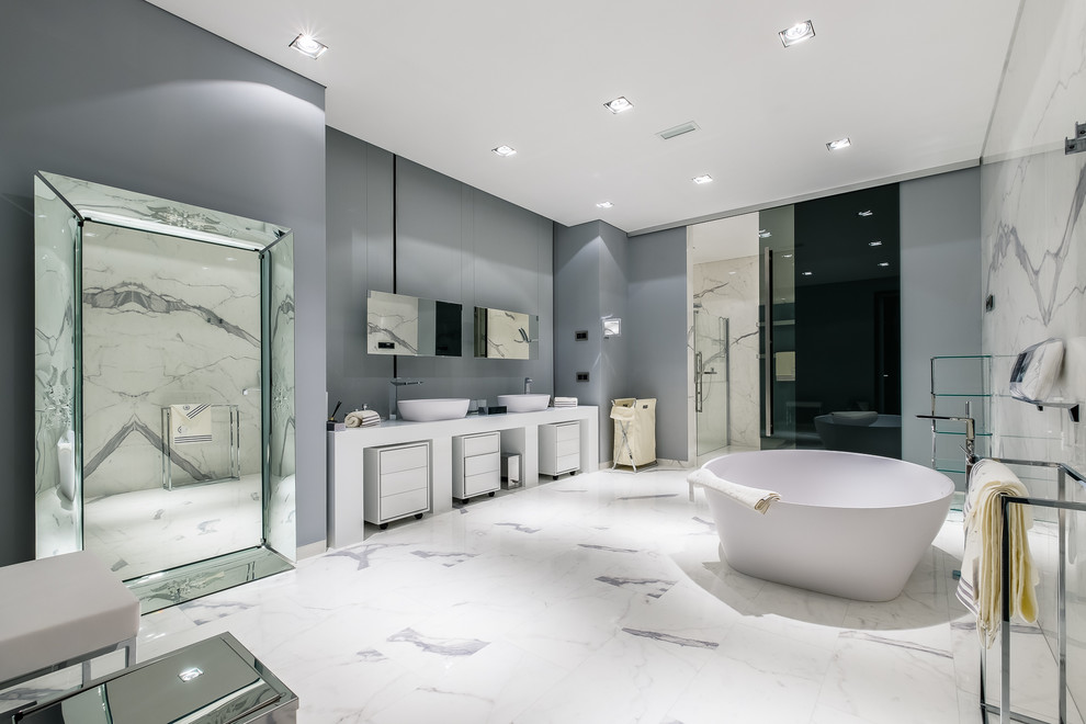 Design ideas for an expansive contemporary bathroom in Moscow.