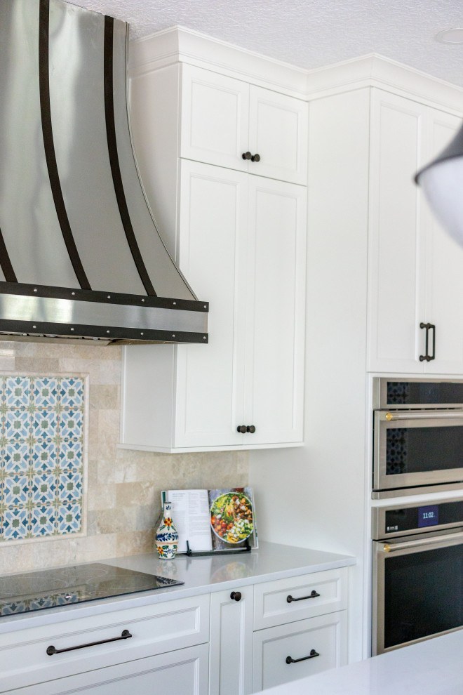 Transitional kitchen photo in Orlando