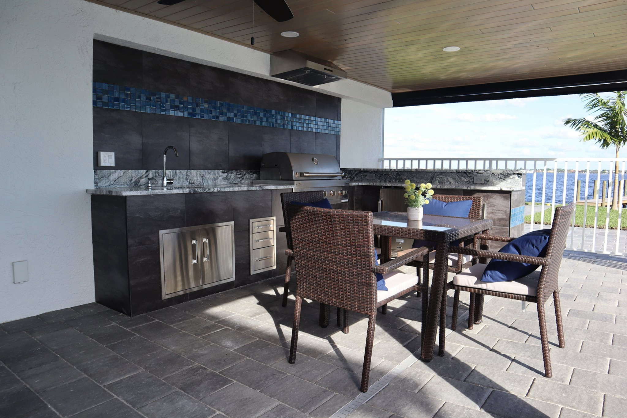 Outdoor Kitchen