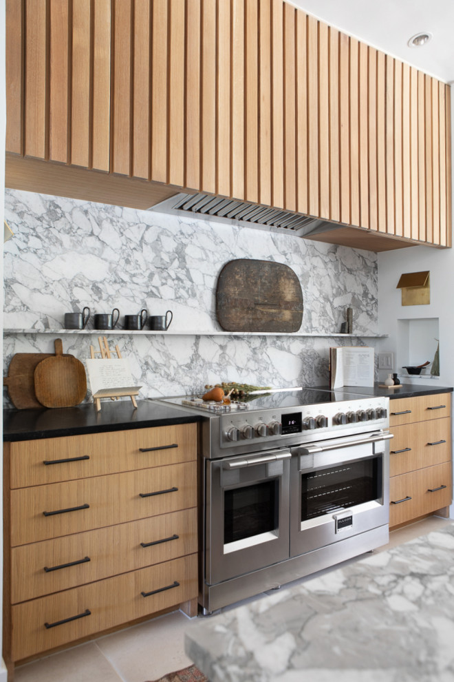 Hill Country Modern Meets Southlake, Texas - This Hill Country Modern home in Southlake combines modern design with comfort, featuring light-filled spaces and unique details reflecting the family's eclectic style for play and sophistication. 

This stunning kitchen features a spacious island, a luxurious backsplash that elevates the aesthetic, and ample storage for all culinary needs, blending style with functionality.