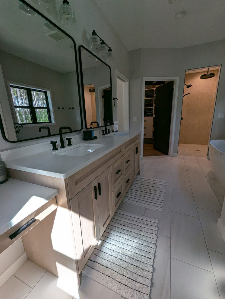Eat-in kitchen - large transitional l-shaped vinyl floor and brown floor eat-in kitchen idea with a double-bowl sink, shaker cabinets, light wood cabinets, quartzite countertops, white backsplash, ceramic backsplash, stainless steel appliances, an island and white countertops