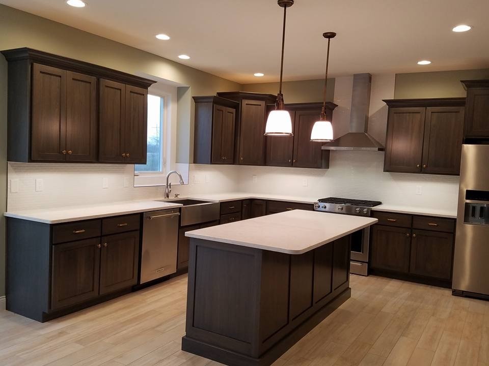 Kitchen - transitional kitchen idea in Chicago