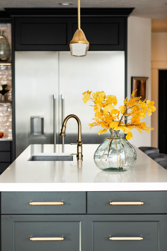 Large transitional medium tone wood floor kitchen photo in Seattle with an undermount sink, quartz countertops, white backsplash, subway tile backsplash, stainless steel appliances, an island and white countertops