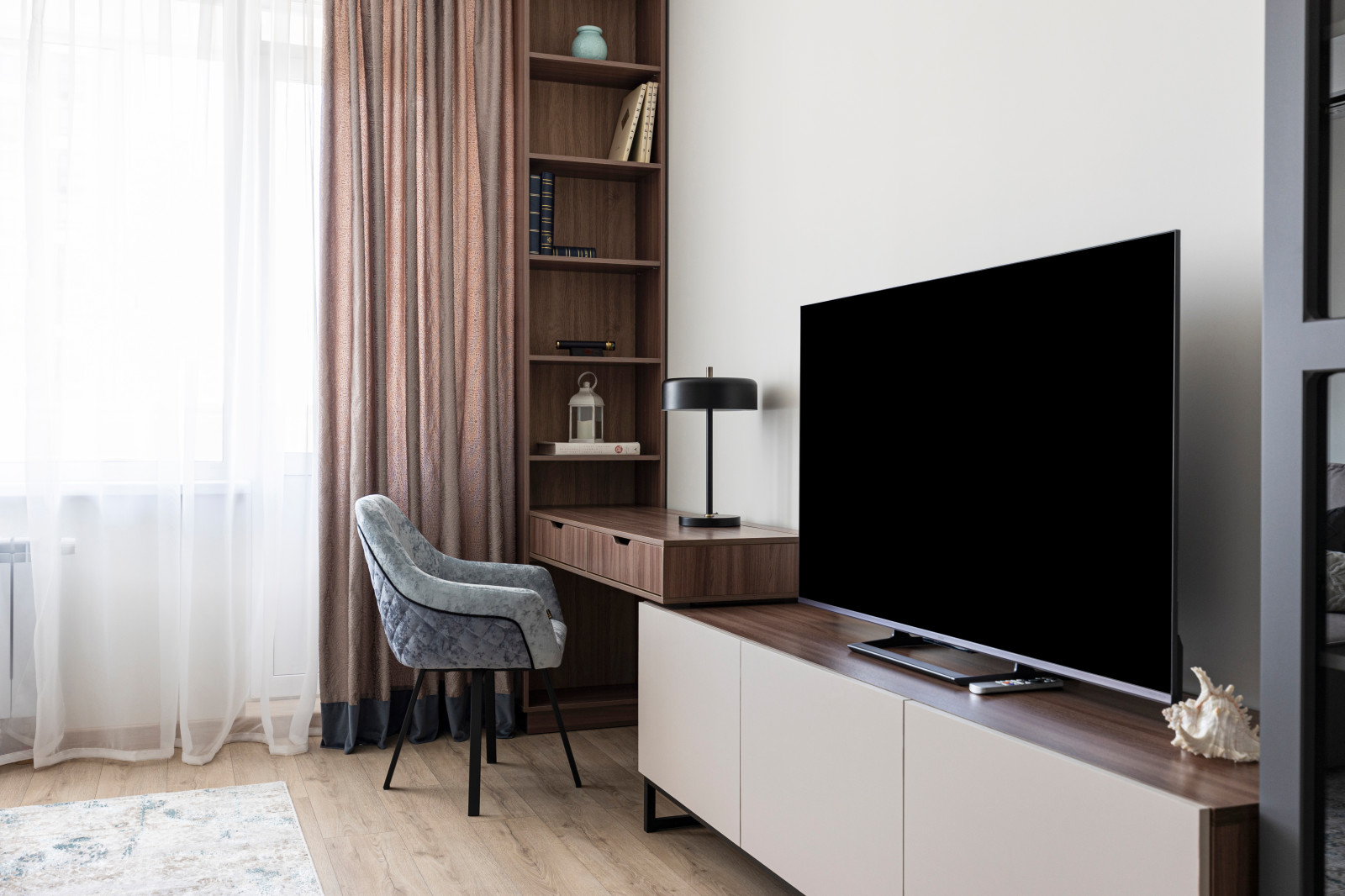 Двухкомнатная квартира под сдачу. Гостиная