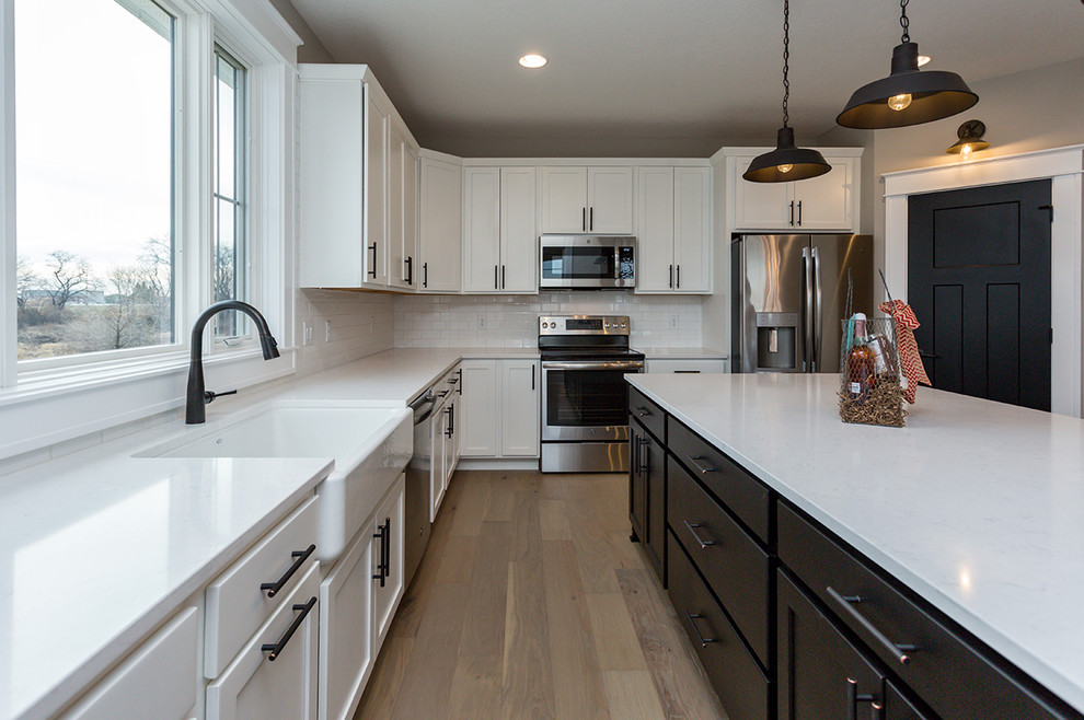 Kitchen - transitional kitchen idea
