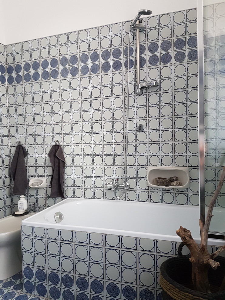 Design ideas for a contemporary bathroom in Turin.