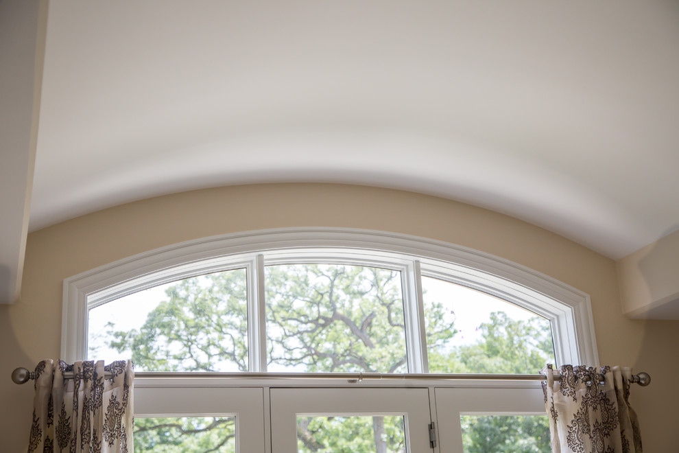 Inspiration for a transitional home design remodel in Chicago