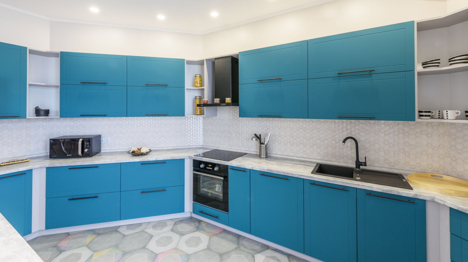 Простор и свет:  четырехкомнатная квартира (186.00m²) на 18 этаже