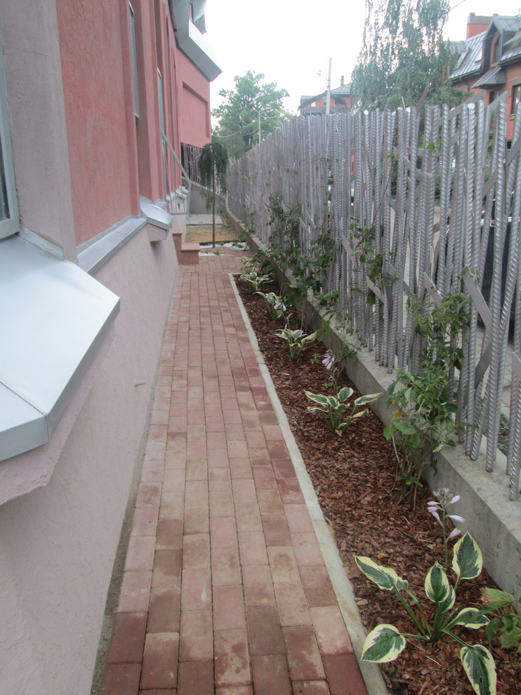 дворик в коломягах