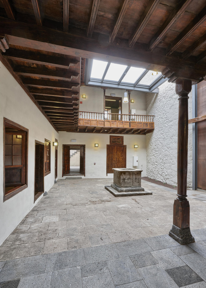Photo of a mid-sized traditional courtyard patio in Other.