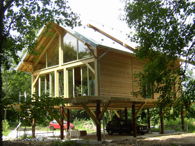 Construction d'une maison sur pilotis romantico-terraza-y-balcon
