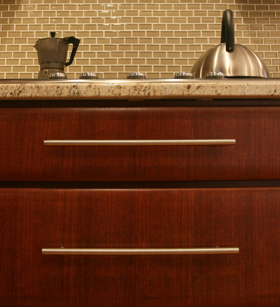 Transitional home design photo in Cincinnati