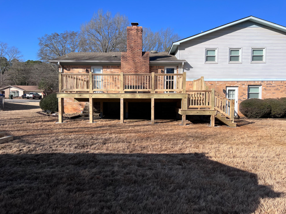 Example of a mid-sized mountain style deck design