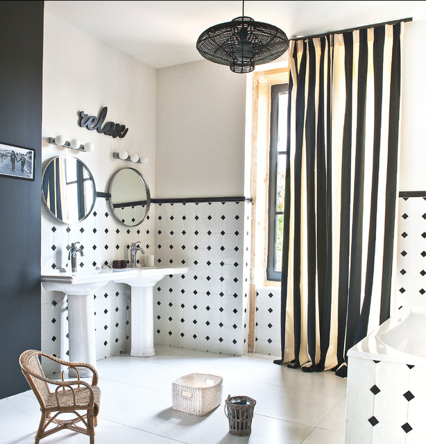Restauration d'un corps de ferme modern-badezimmer