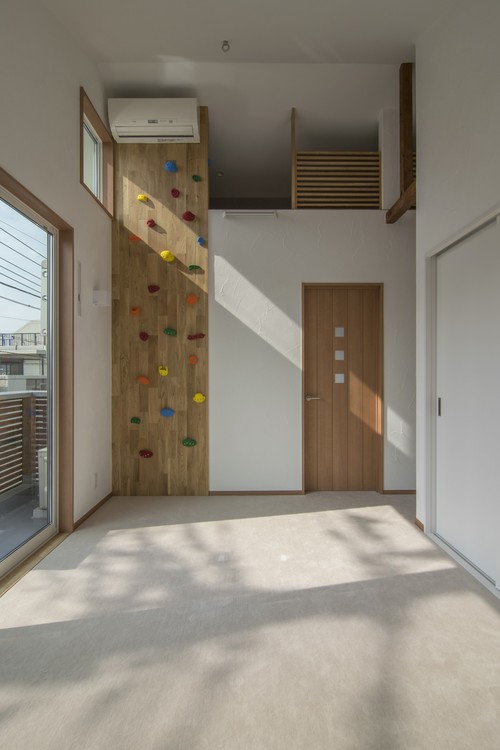 自宅にクライミングウォールを作るには？ | Houzz (ハウズ)