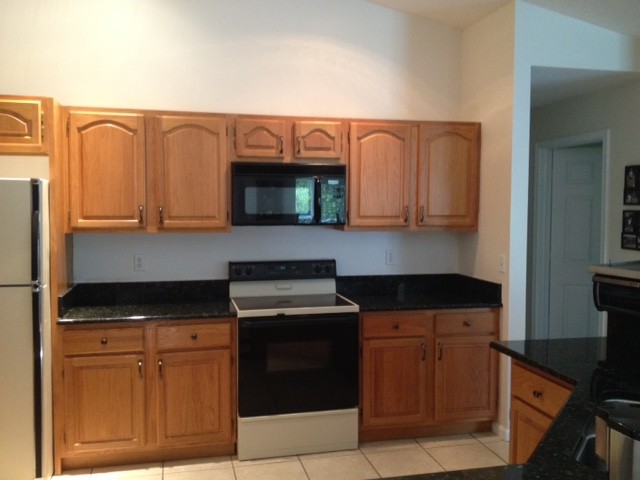 Scott's Kitchen Recolor Dove White Contemporary