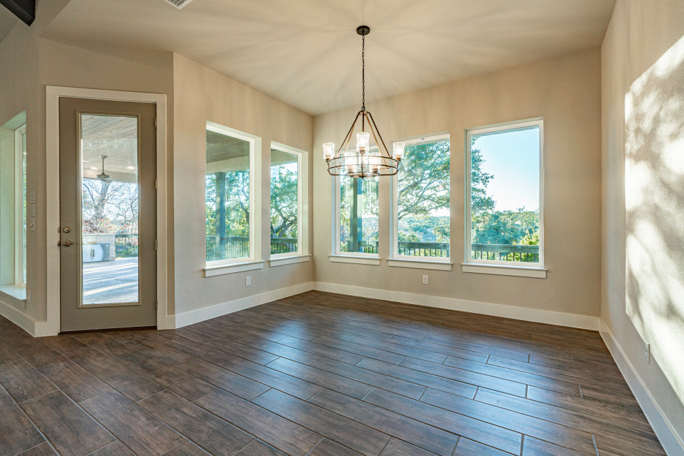 Transitional home design photo in Austin