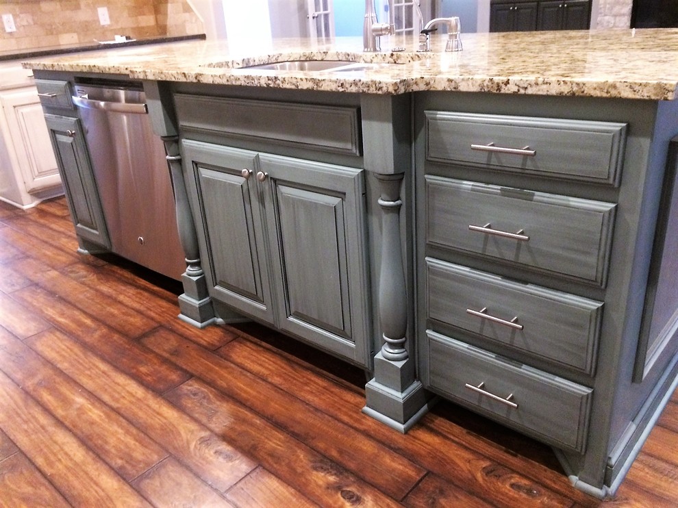 Example of a transitional home design design in Austin