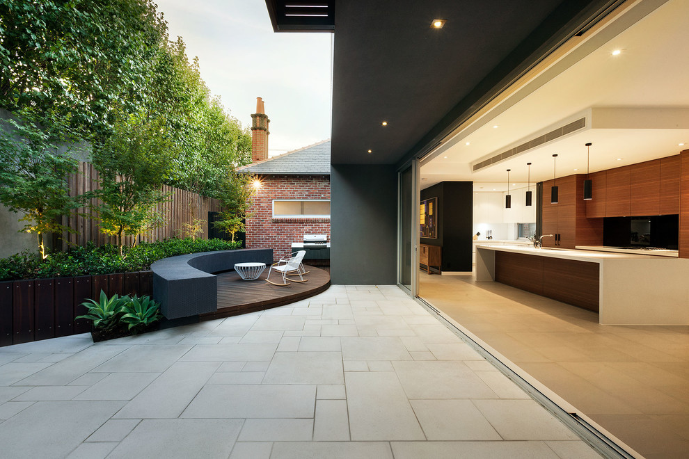 Photo of a contemporary courtyard patio in Melbourne.