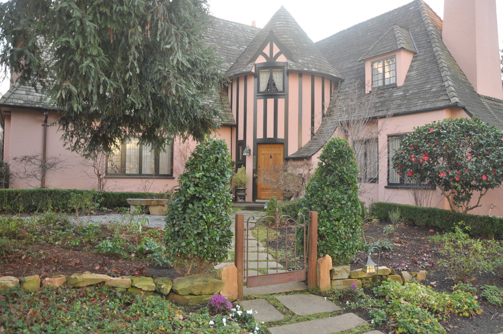 Photo of a traditional two-storey exterior in Sacramento.