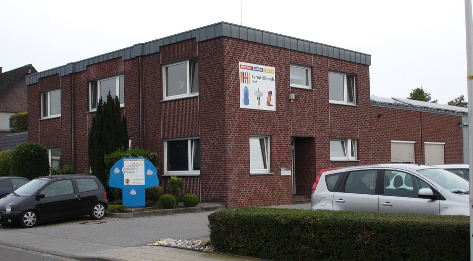 Bernd Himmels Die Badgestalter Showroom Bad Sanitär Heizung Büro Planung Präsentation Umbau Ausstellung Interior Design NRW Krefeld Heinsberg Architektur Innenarchitektur Gestaltung Fassade