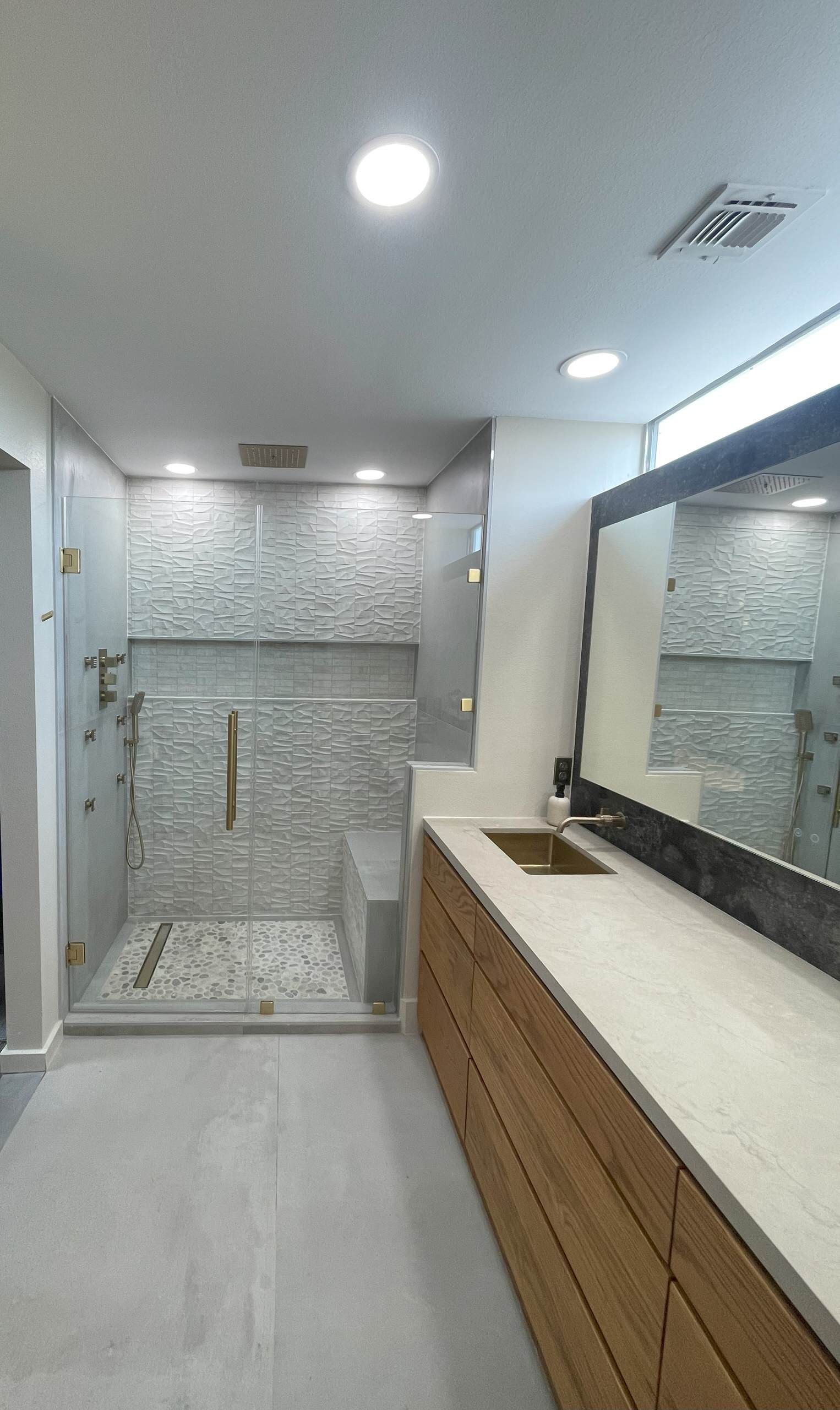 Contemporary Primary Bathroom Remodeling in Houston, TX Montrose area