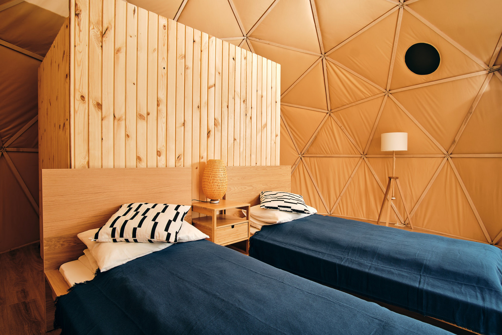 Оформление номеров эко-отеля Мир Алтай