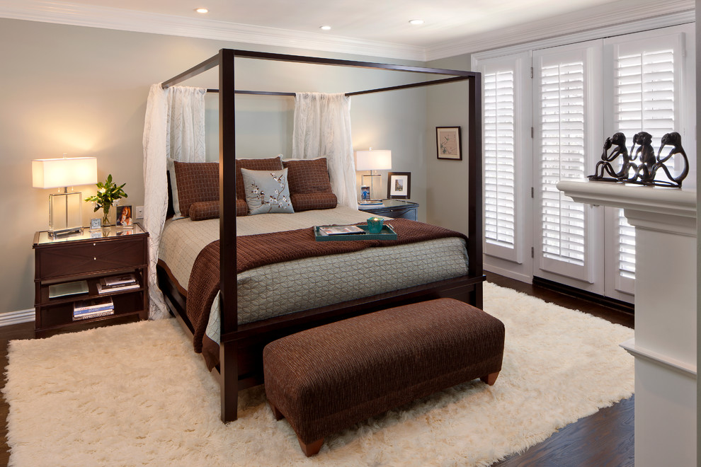 This is an example of a traditional bedroom in Los Angeles.