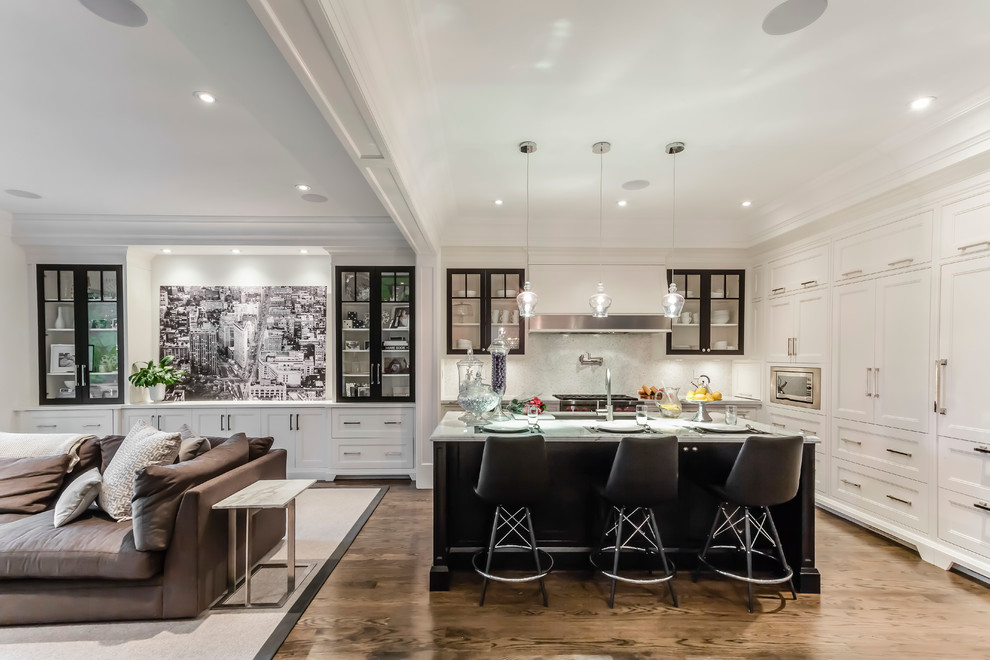 Kitchen - transitional kitchen idea in Toronto