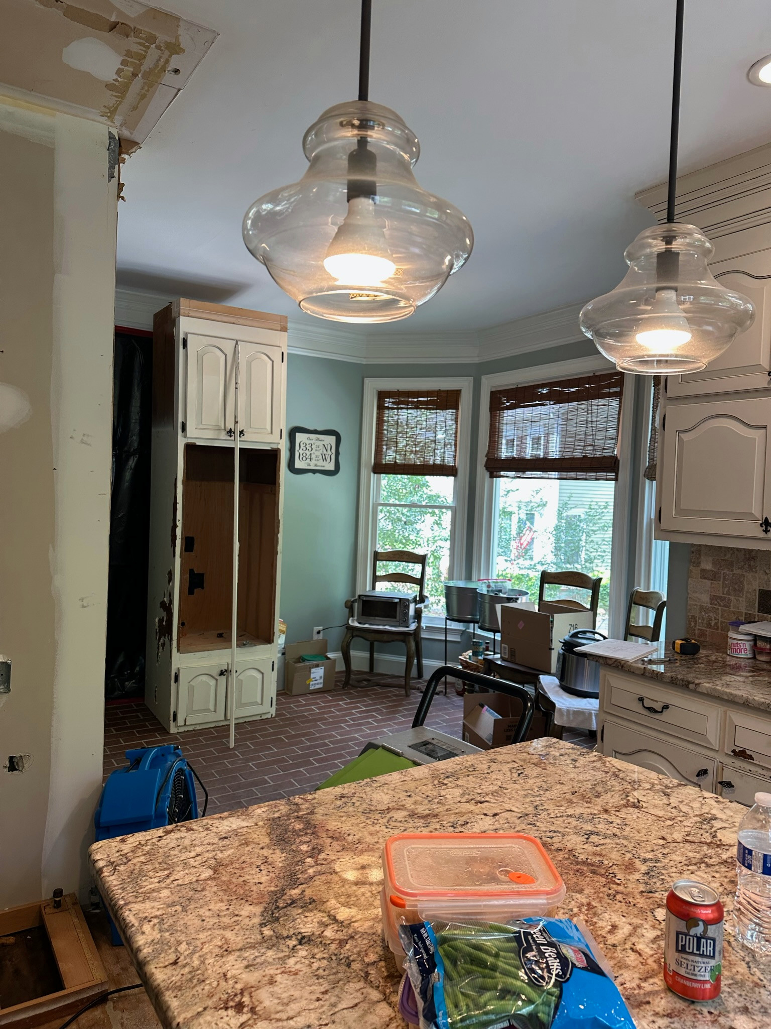 PEACHTREE CITY Clean and Modern Kitchen