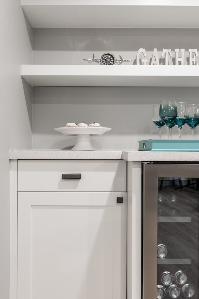 Example of a transitional basement design in Toronto