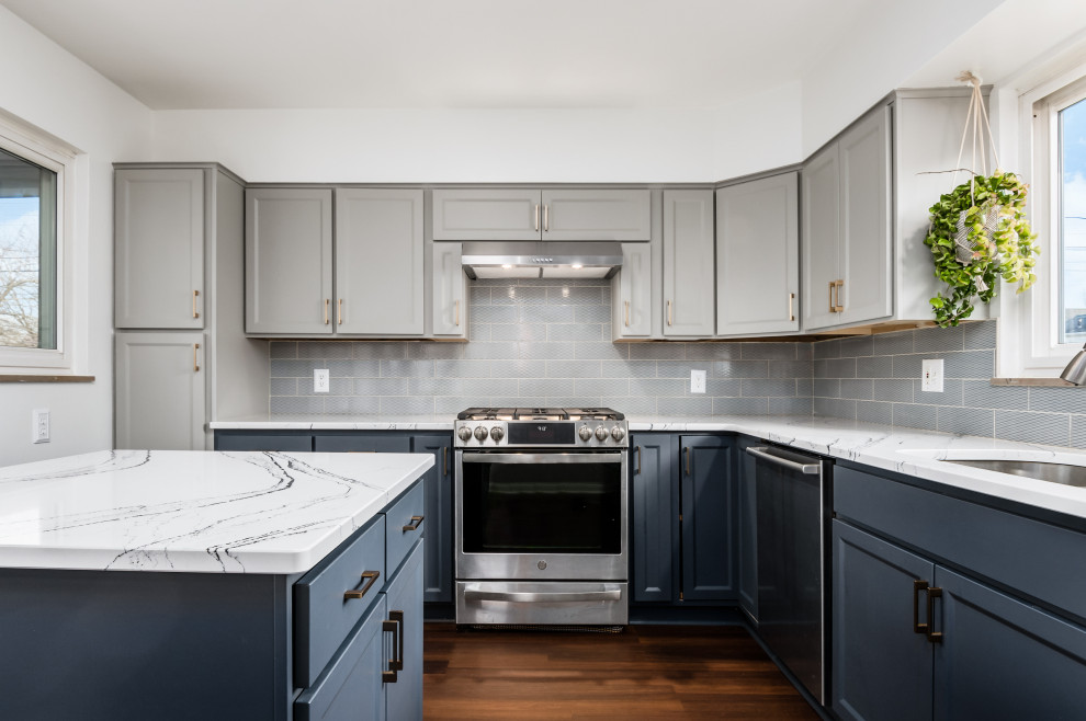 This is an example of a mid-sized contemporary l-shaped eat-in kitchen in Columbus with shaker cabinets, quartz benchtops, glass tile splashback and with island.