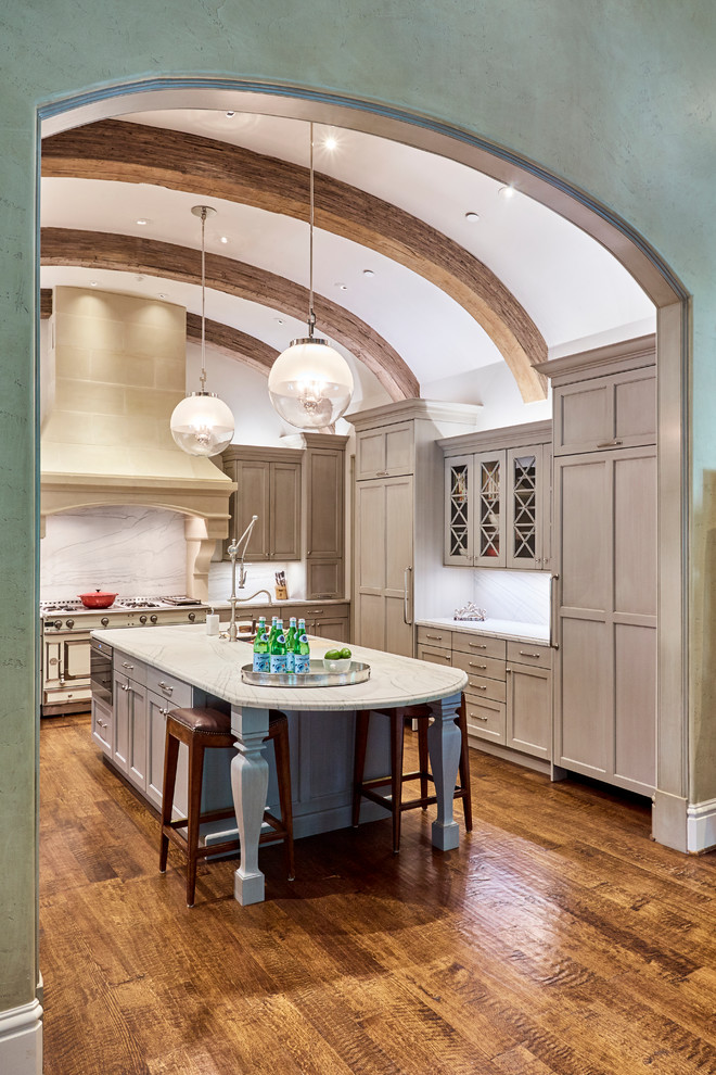 Transitional kitchen photo in Dallas