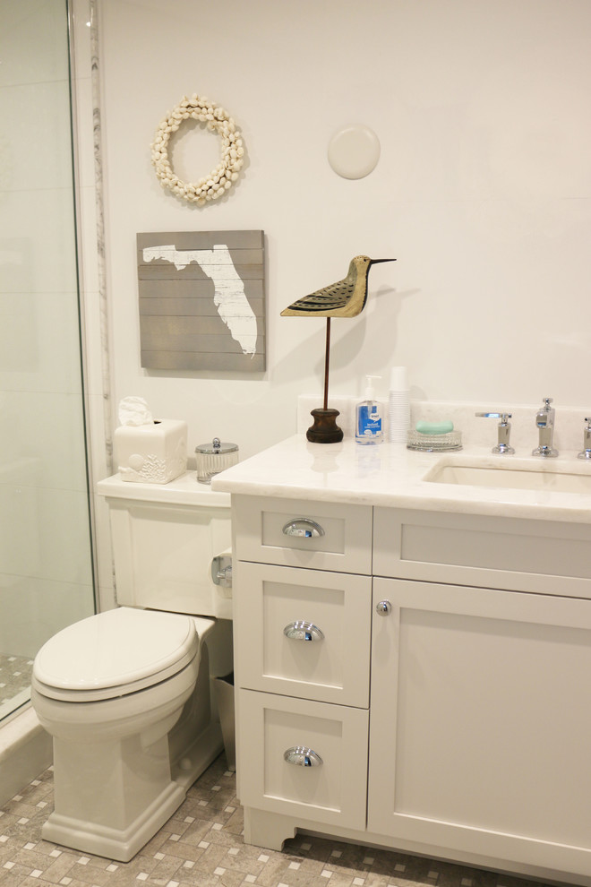 Mid-sized beach style 3/4 bathroom in Miami with shaker cabinets, white cabinets, an alcove shower, gray tile, stone tile, mosaic tile floors and engineered quartz benchtops.