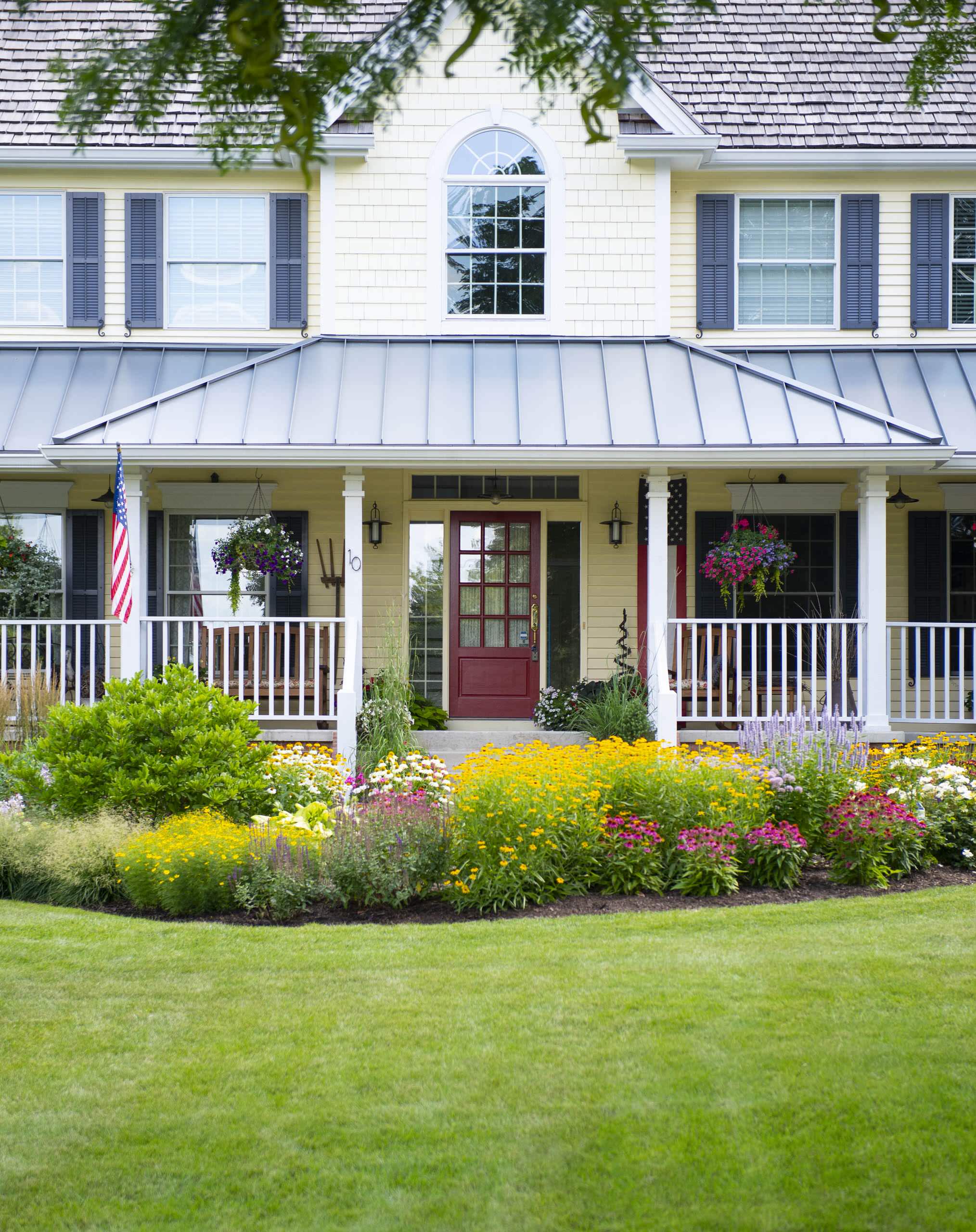 Farmhouse Front Landscape - Hawthorn Woods, IL