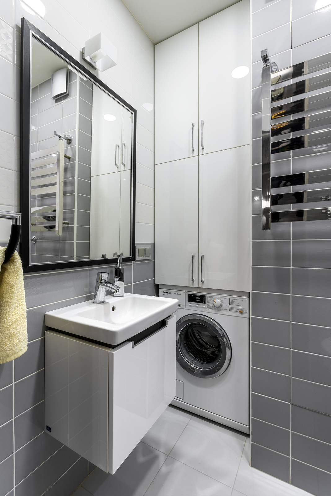 Утреннее солнце. Квартира для семьи с двумя детьми в панельном доме с